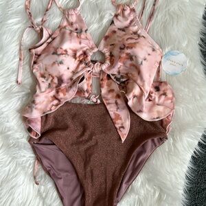 ALTAR’D STATE ONE PIECE BATHING SUIT🌸